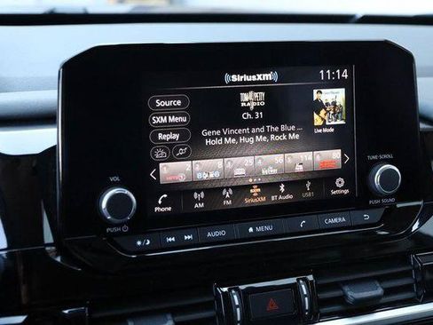 Used 2025 Nissan Pathfinder SV FWD image 18