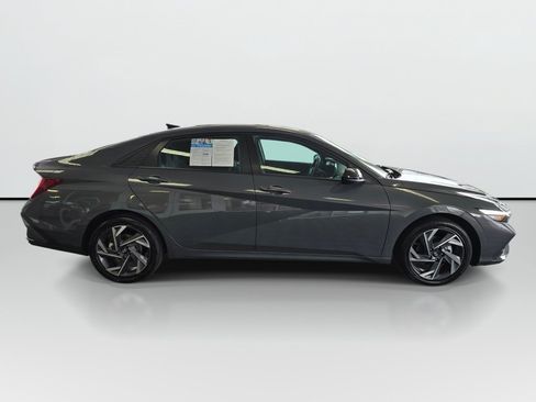 Used 2025 Hyundai Elantra SEL FWD image 2