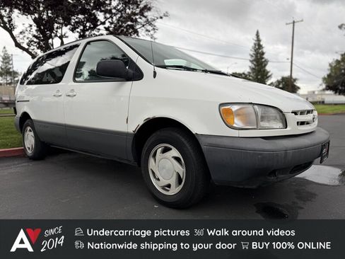 Used 1998 Toyota Sienna LE image 1