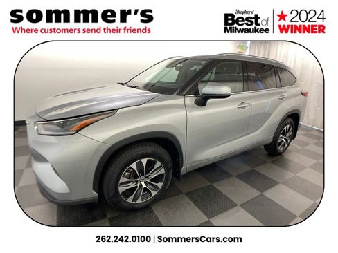 Used 2021 Toyota Highlander XLE image 6