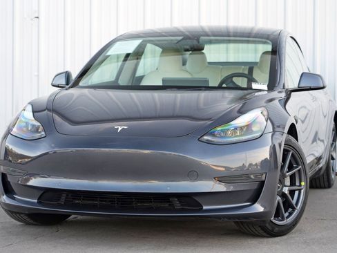 Used 2022 Tesla Model 3 image 3