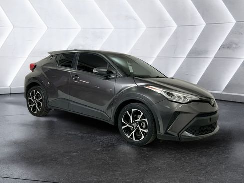 Used 2020 Toyota C-HR XLE FWD image 1