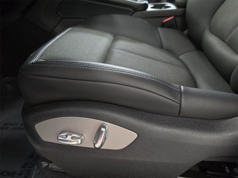 Used 2025 Porsche Macan image 23