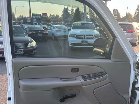 Used 2004 Chevrolet Tahoe LS image 11