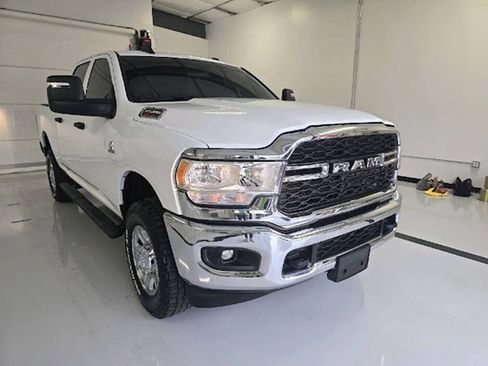 Used 2024 RAM 2500 Tradesman w/ Chrome Appearance Group AWD/4WD image 8