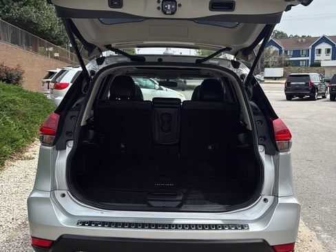 Used 2018 Nissan Rogue SV w/ Sun & Sound Touring Package image 9