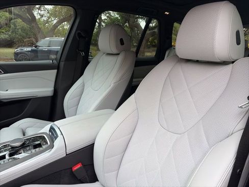 Used 2025 BMW X5 xDrive40i w/ M Sport Package image 11