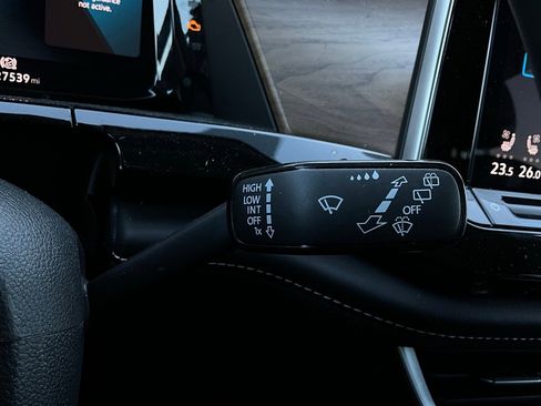 Used 2025 Volkswagen Atlas SE image 40