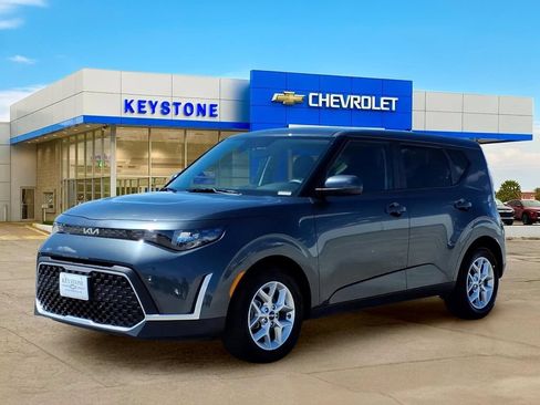 Used 2025 Kia Soul LX FWD image 3