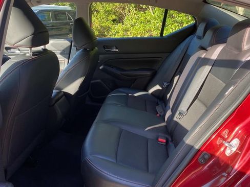 Used 2022 Nissan Altima 2.5 SR FWD image 9