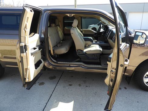 Used 2016 Ford F150 XLT w/ Trailer Tow Package RWD image 38