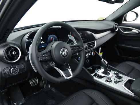 New 2025 Alfa Romeo Giulia w/ Driving Assist Package image 15