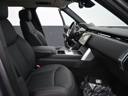 New 2025 Land Rover Range Rover Long Wheelbase SE image 11
