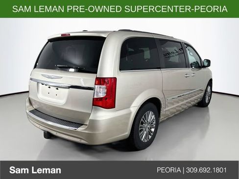 Used 2014 Chrysler Town & Country Touring-L w/ Driver Convenience Group FWD image 7
