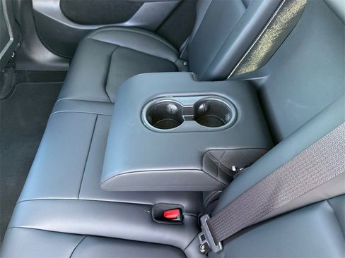 Used 2024 Tesla Model Y Long Range image 28