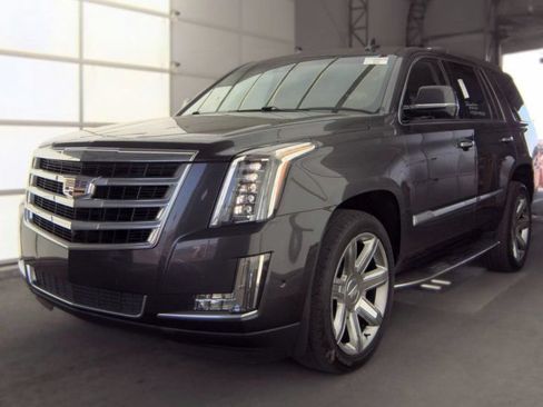 Used 2017 Cadillac Escalade Luxury AWD/4WD image 1