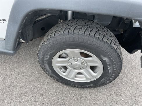 Used 2016 Jeep Wrangler Unlimited Sport image 9
