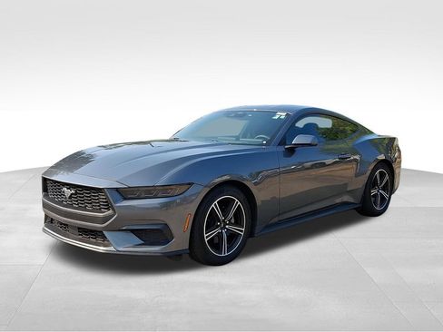 Used 2025 Ford Mustang Coupe RWD image 3