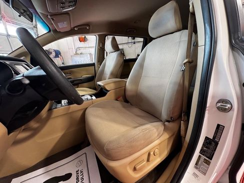 Used 2018 Kia Sedona LX image 17