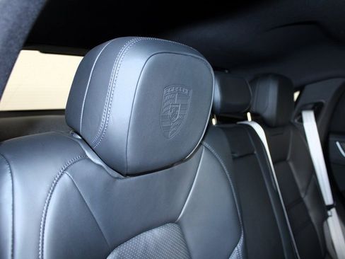 Certified 2024 Porsche Cayenne Coupe image 23