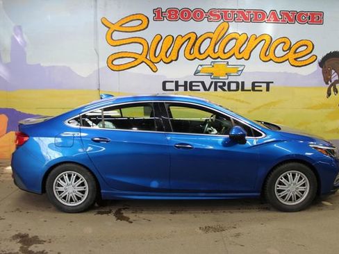 Used 2018 Chevrolet Cruze Premier w/ Premier True North Edition FWD image 1