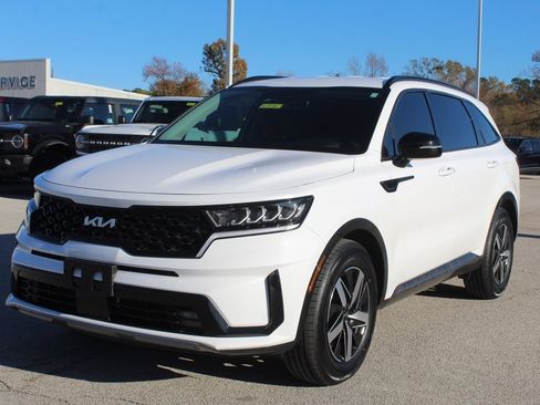 Used 2023 Kia Sorento EX image 4