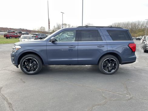 Used 2022 Ford Expedition XLT image 2