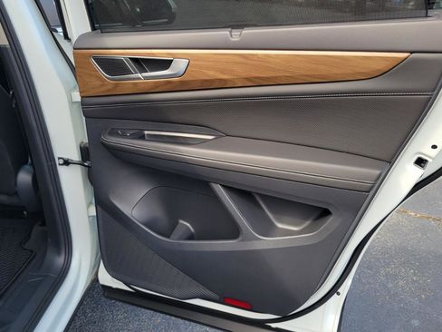 Certified 2025 Volkswagen Atlas SE w/ Panoramic Sunroof Package image 35