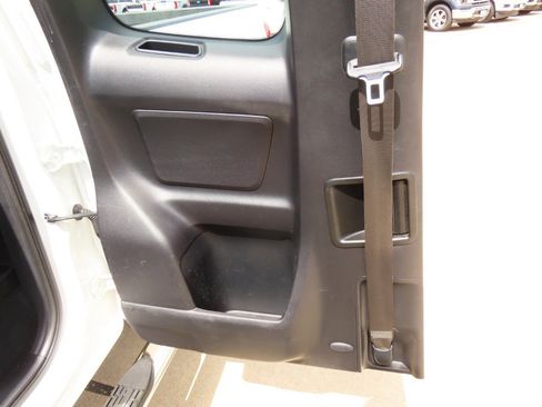 Used 2017 Toyota Tacoma SR image 18