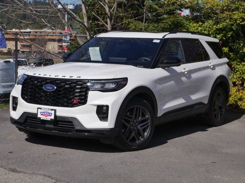 Certified 2025 Ford Explorer ST image 2