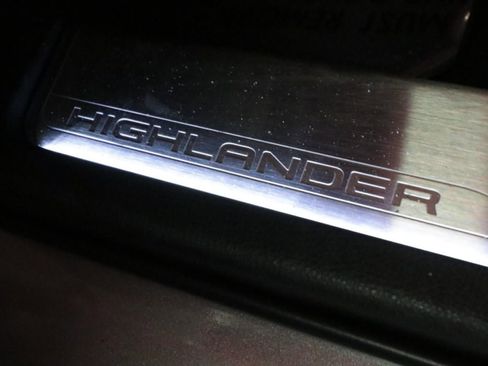 Used 2022 Toyota Highlander XLE image 13