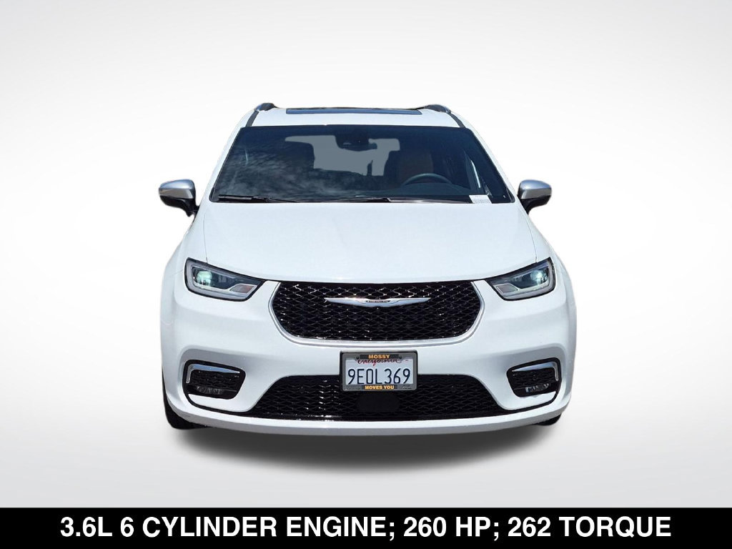 Used 2023 Chrysler Pacifica Pinnacle FWD image 4