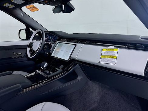 New 2025 Land Rover Range Rover Sport Dynamic SE image 27