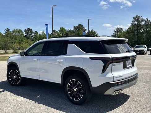 New 2026 Chevrolet Traverse LT w/ Sun and Wheel Package FWD image 15