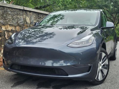 Used 2023 Tesla Model Y Long Range AWD/4WD image 77