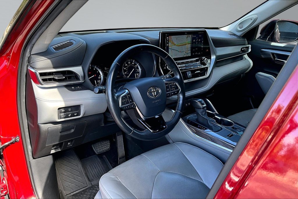 Used 2020 Toyota Highlander Platinum FWD image 4