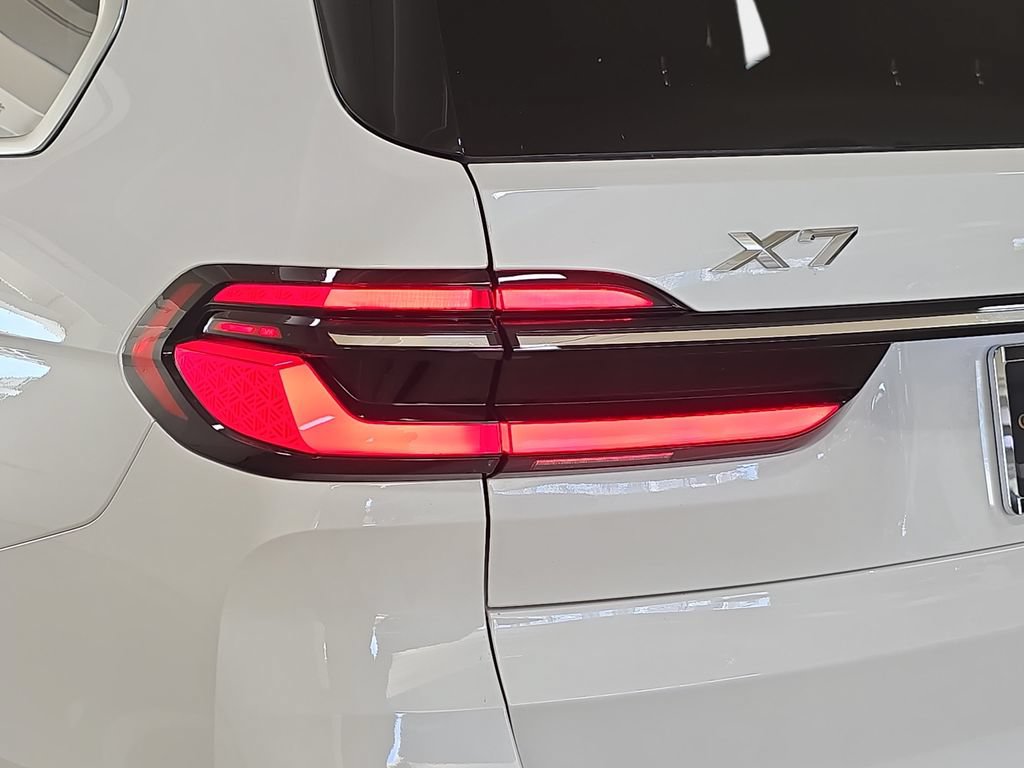 Used 2026 BMW X7 xDrive40i AWD/4WD image 33