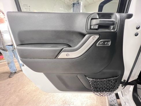 Used 2016 Jeep Wrangler Unlimited Sahara w/ Connectivity Group image 14