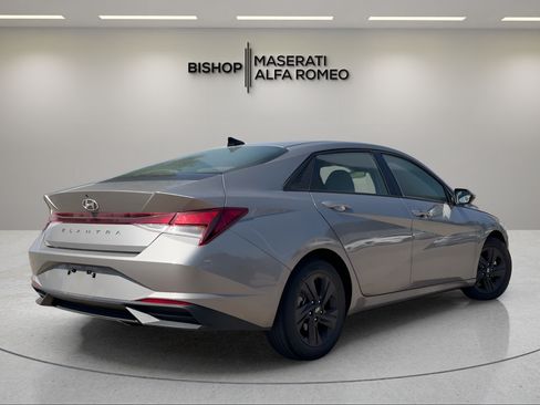 Used 2022 Hyundai Elantra SEL FWD image 6