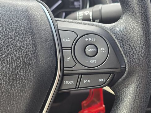 Used 2018 Toyota Camry LE FWD image 29