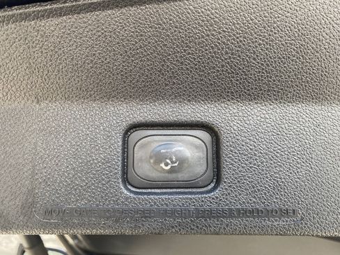 Used 2017 Ford Explorer XLT w/ Equipment Group 202A AWD/4WD image 34