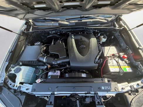 Used 2019 Toyota Tacoma TRD Sport w/ Technology Package AWD/4WD image 37