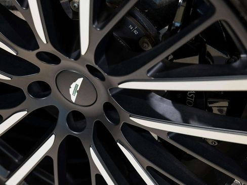 Used 2025 Aston Martin DBX 707 image 11