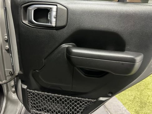 Used 2021 Jeep Gladiator Sport image 20