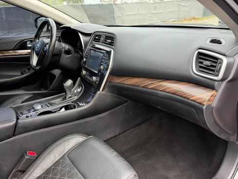 Used 2016 Nissan Maxima Platinum w/ Interior Lighting Package FWD image 19