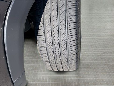 Used 2024 Jeep Compass Latitude image 11