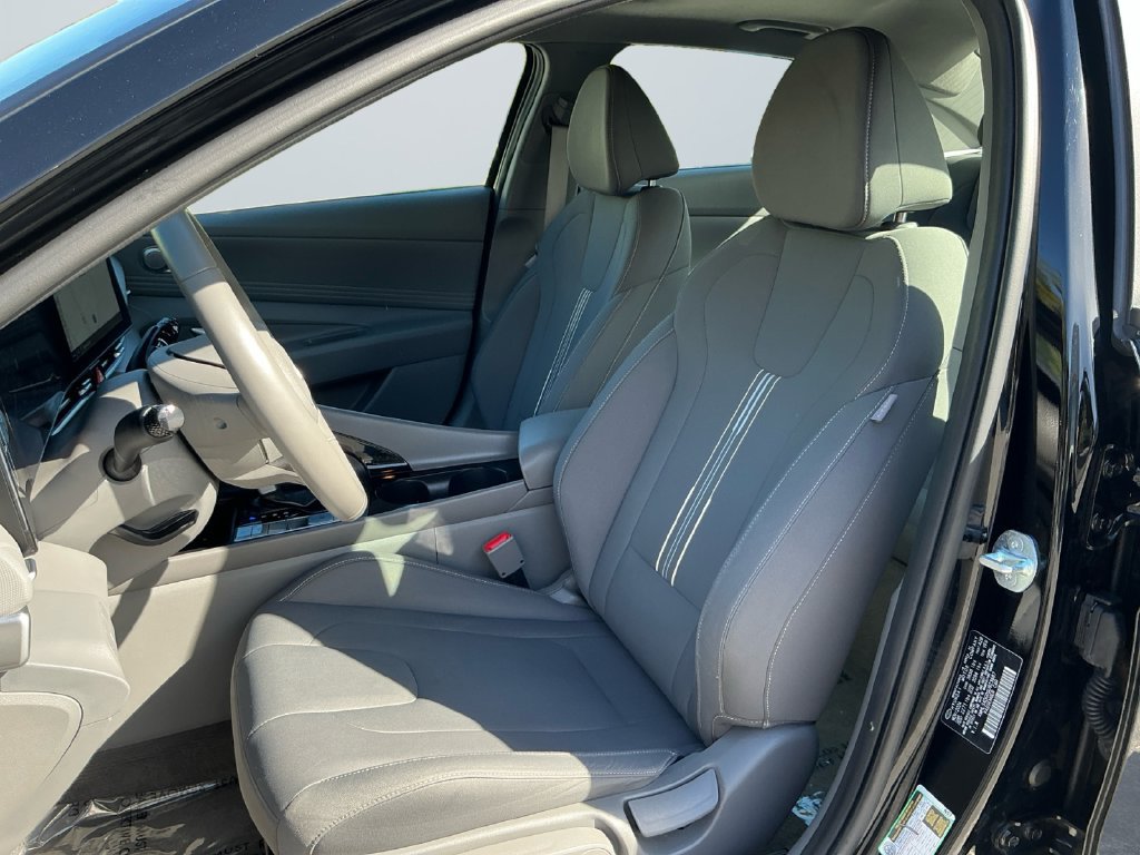 Used 2025 Hyundai Elantra SEL FWD image 10