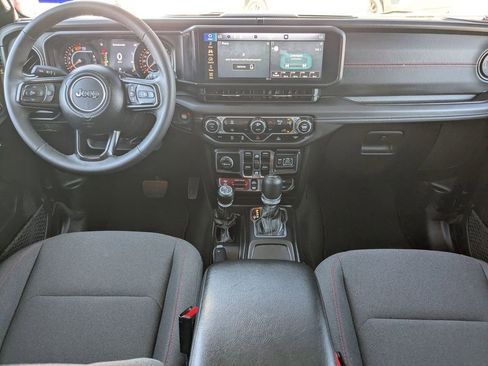 Used 2025 Jeep Wrangler Unlimited Rubicon image 24