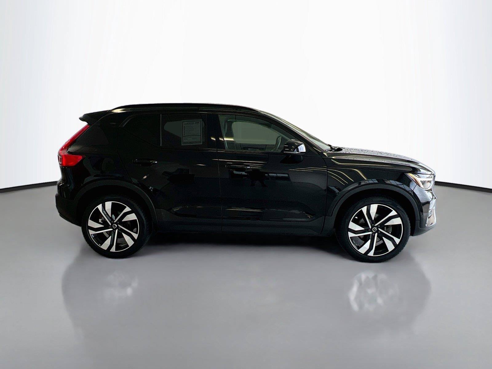 Used 2023 Volvo XC40 B5 Ultimate w/ Protection Package Premier AWD/4WD image 16