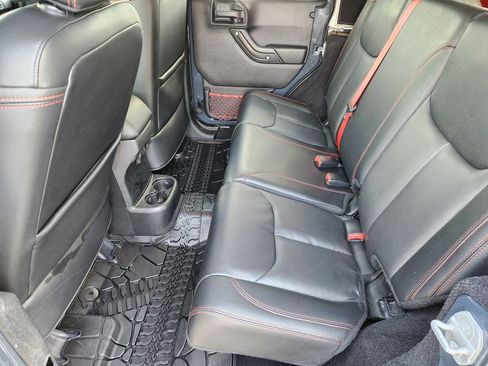 Used 2017 Jeep Wrangler Unlimited Rubicon AWD/4WD image 31